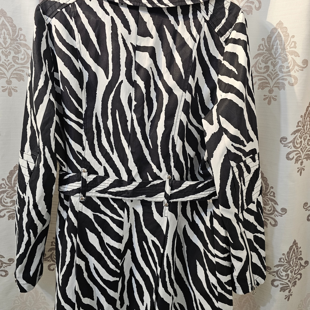 Black Rivet Zebra Patterned Coat - Picture 6 of 9